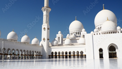 Weiße Sheikh-Zayed-Moschee in Abu Dhabi, VAE