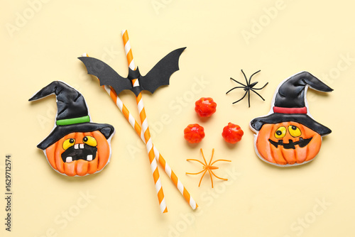 Halloween pumpkin cookies w...