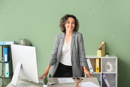 Mature happy businesswoman ...