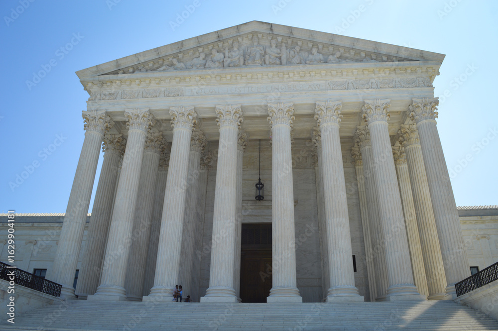Obraz premium The United States Supreme Court Building in Washington D.C., USA.