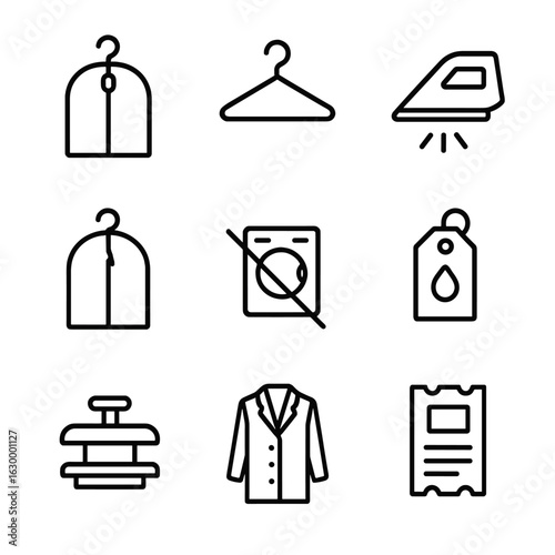 Outline Icon Sets. Outline icon set of rinse in animals: pet bath, water splash, rinsing fur, shampoo bottle, soap bubbles, towel,