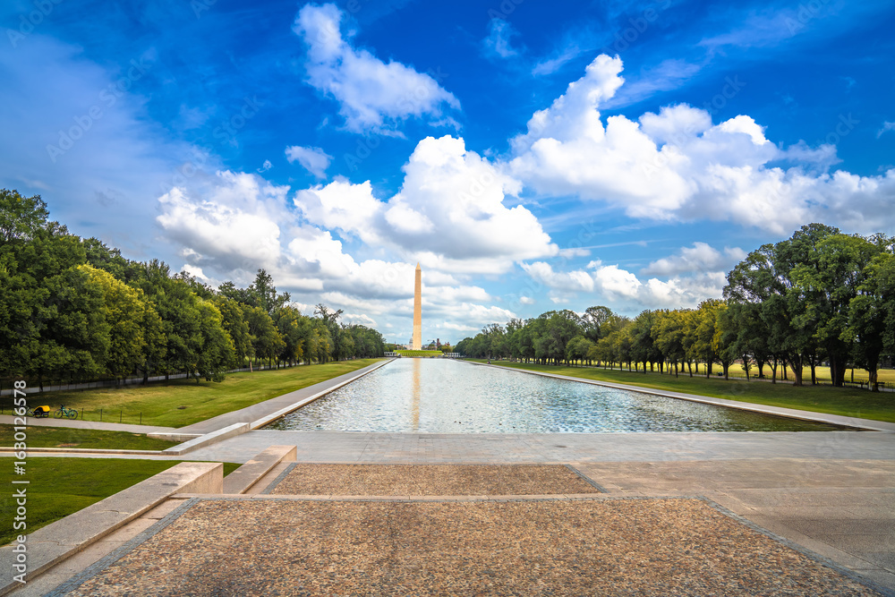 Obraz premium National Mall in Washington DC view, Reflecting pool and Washington monument