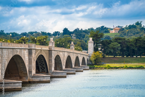 Foto Arlington Memorial Bridge and Arlington National Cemetery in Washington DC view