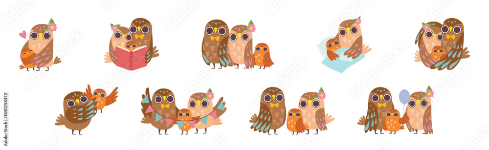 Obraz premium Happy Owl Family with Father, Mother and Baby Vector Set