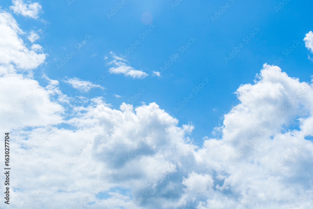 Obraz premium 夏の空 澄んだ青空と雲302