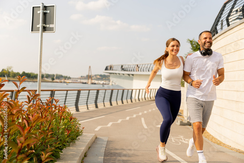 Couple enjoys a joyful run ...