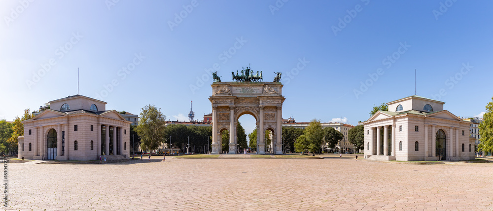 Fototapeta premium Arco della Pace and Piazza Sempione Panorama
