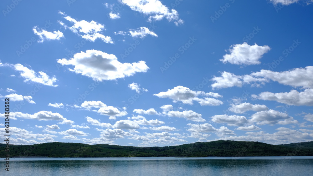 Obraz premium lake and clouds
