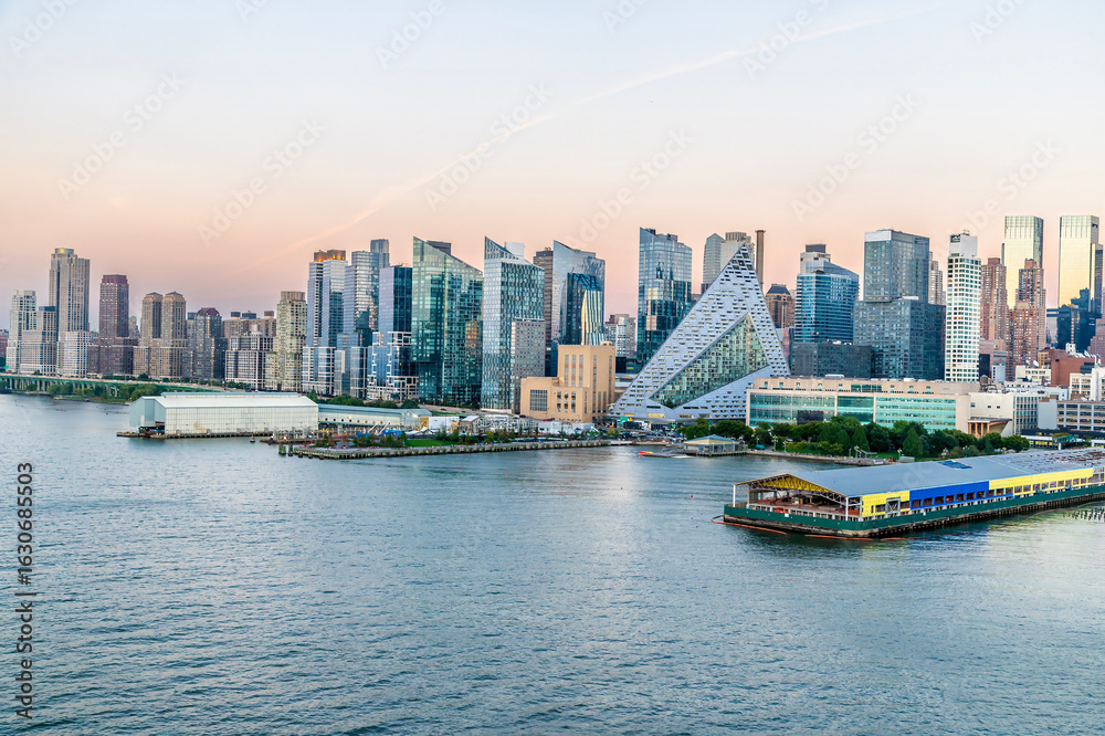 Fototapeta premium A view from the Hudson River up the shoreline of Manhattan, New York, in the fall