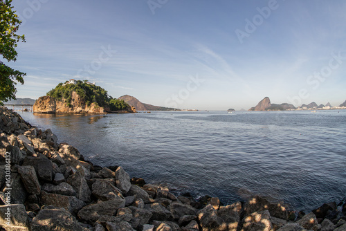 Tableau sur toile view of the red beach of niteroi in Rio de Janeiro.