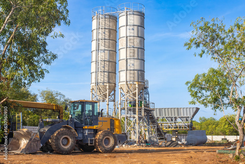 vertical industrial bunkers, for storing cement, fly ash or other dry bulk materials, in concrete production plants or construction sites