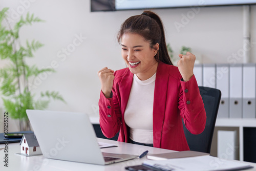 Fotografi Asian adult woman real estate agent celebrates major sales success closing deal