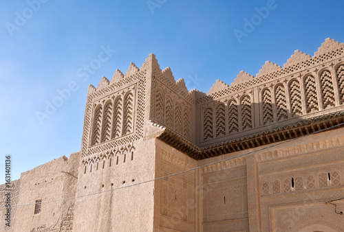 Canvastavla Rissani - Ksar Ouled Abdelhalim detail of upper decoration with motifs in clay bricks