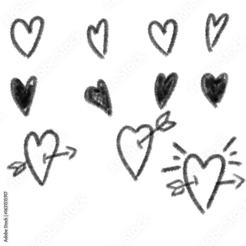 Set di cuori disegnati a mano. Cuori scarabocchiati sul quaderno. Risorsa vettoriale disegnata a mano. 