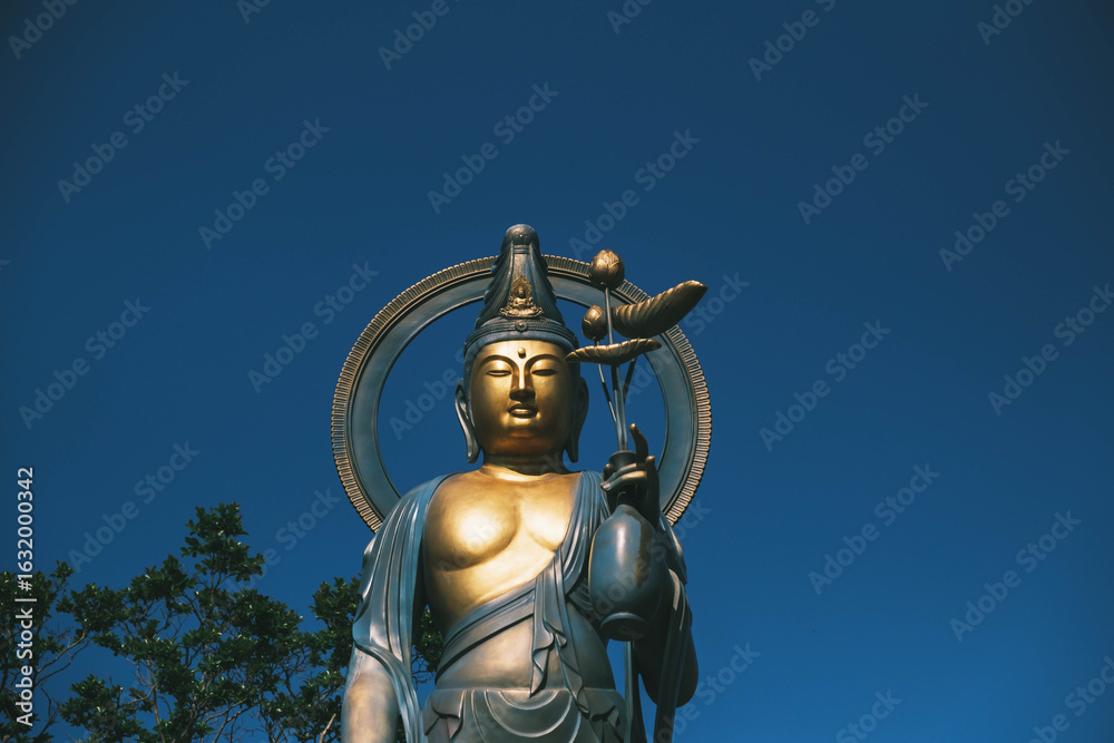 Obraz premium 水間寺、黄金に輝く仏像、大阪、日本