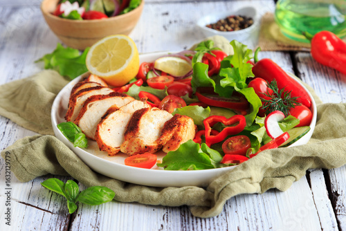 Salat mit Hähnchenbrust