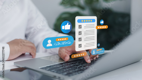 Foto Person using laptop with digital icons of customer satisfaction, five-star reviews, and positive feedback, symbolizing online service, user experience, and digital reputation management
