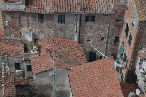 Tejados italianos rojos - Vista desde arriba - Lucca (Luca), Toscana, Italia