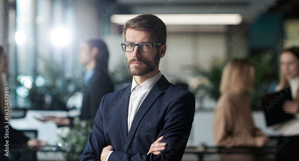 Fototapeta premium A man in a suit stands in front of a group of people