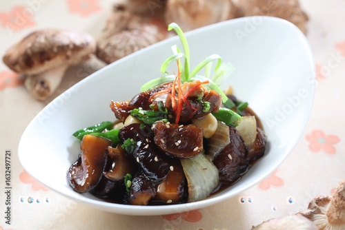 Obraz na plátne A clean vegetarian side dish of soy-braised shiitake mushrooms with garlic, onion, and sesame