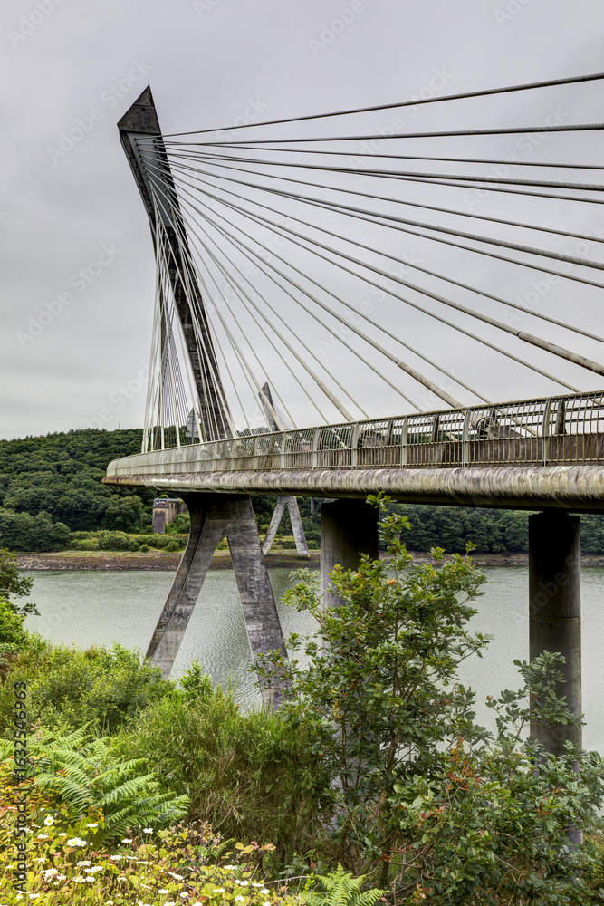 Obraz premium Pont de Térénez entre Argol et Rosnoën dans le département du Finistère - Bretagne