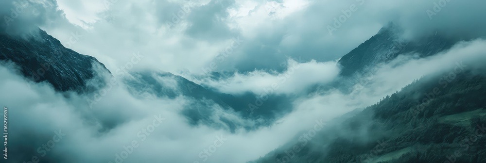 Fototapeta premium A mountain range covered in clouds