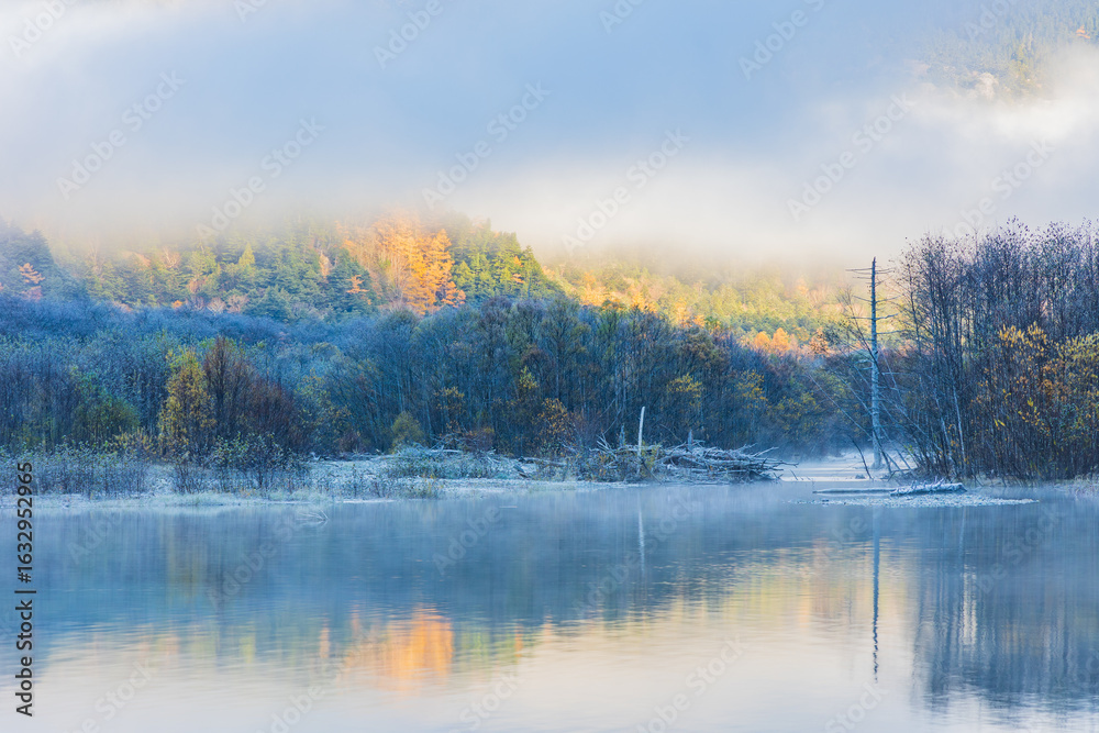 Fototapeta premium 日本の風景 長野 晩秋の上高地 大正池