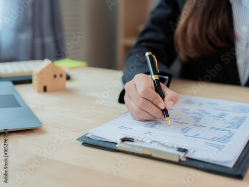 Photography A real estate company that will buy houses and land is handing over the keys and house to a customer after agreeing to a home purchase agreement and a loan contract