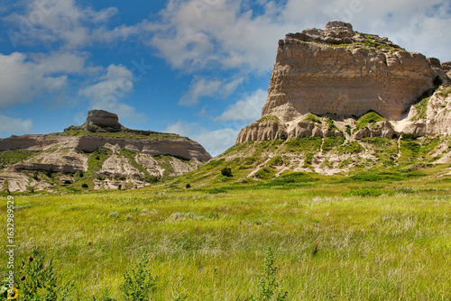 Tableau sur toile Mitchell Pass and Eagle Rock in Summer, Scott's Bluff National Monument in Nebraska