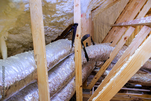 Foto Install silver insulated ducting in attic of home, improving energy efficiency for heating cooling