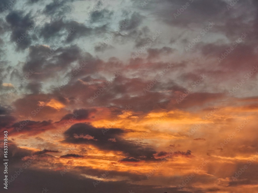 Obraz premium dramatic sky at sunset