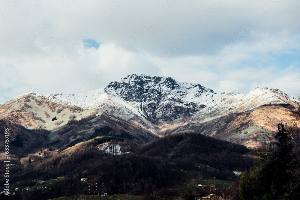 Fototapeta premium mountain landscape in the alps