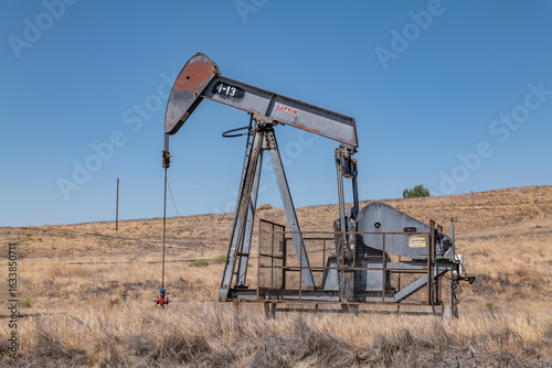The Coalinga Oil Field is a large oil field in western Fresno County, California. Diablo Range
