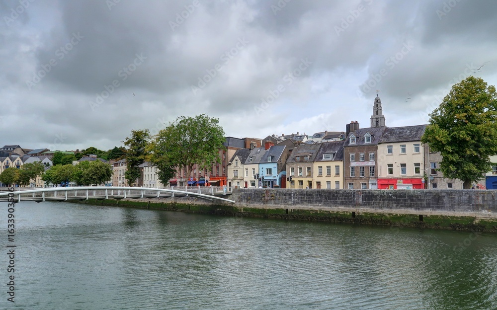 Fototapeta premium Cork en Irlande: port et centre ville
