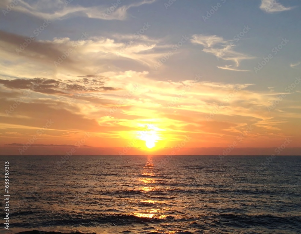 Obraz premium Sunset over the ocean (7)