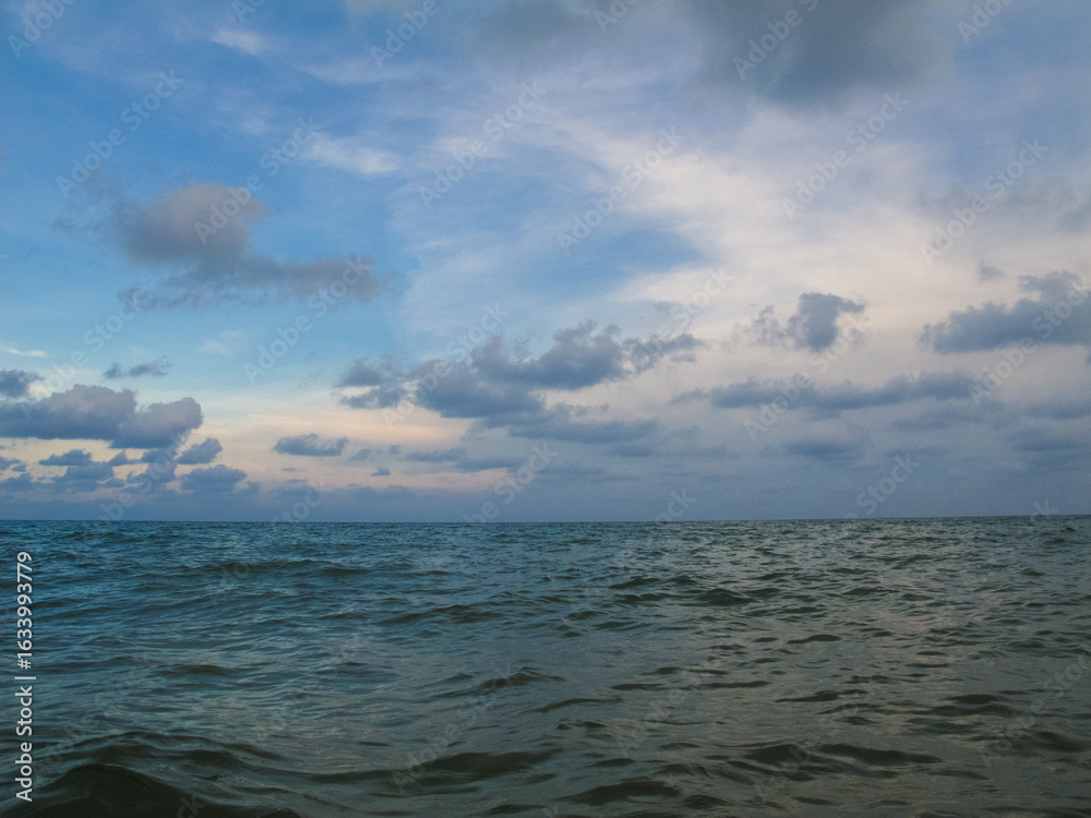 Fototapeta premium beautiful seascape with dramatic clouds in the sky
