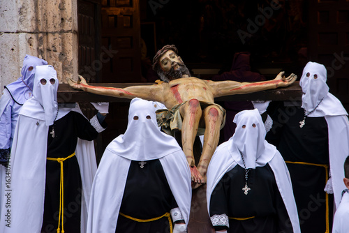 Fotografie Procesión de Cristo crucificado durante la celebración de la Semana Santa de Tor