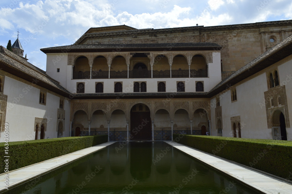 Obraz premium Pátio de los Arrayanes na Alhambra em Granada na Espanha