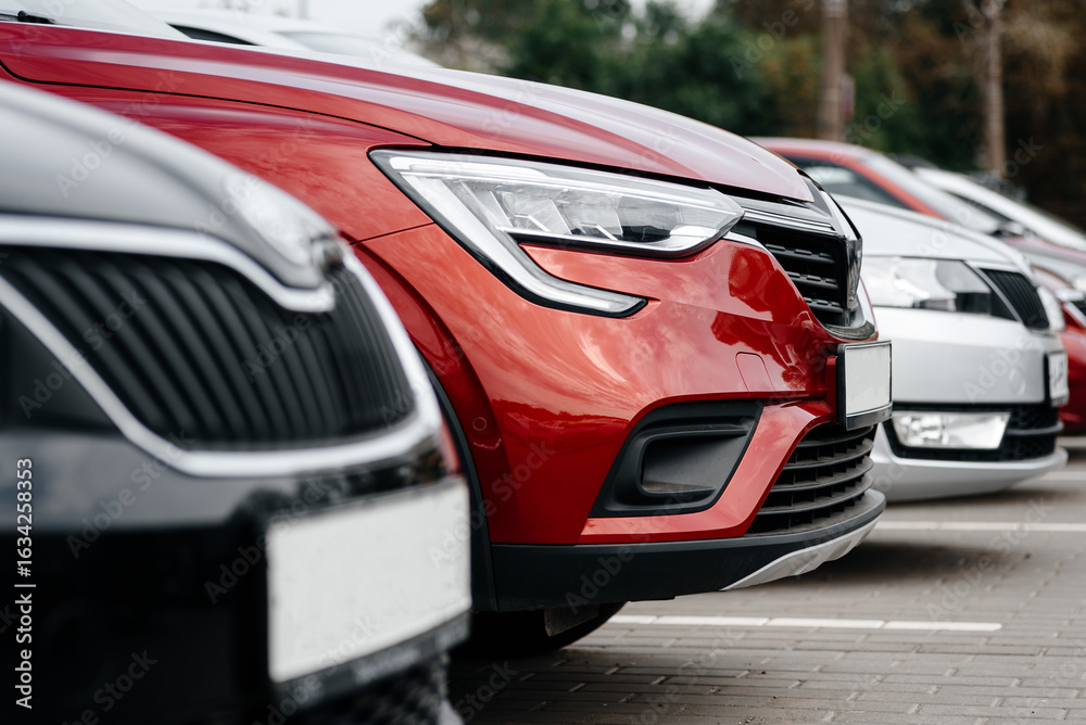 Fototapeta premium KIROV, RUSSIA - AUGUST 05, 2025 passenger cars standing on parking space in row, car dealer and manufacturer, global automobile manufacture