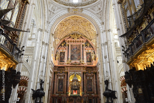 Interior da Mesquita Catedral de Córdoba na Espanha