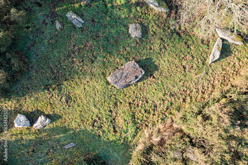 Menhir et dolmen