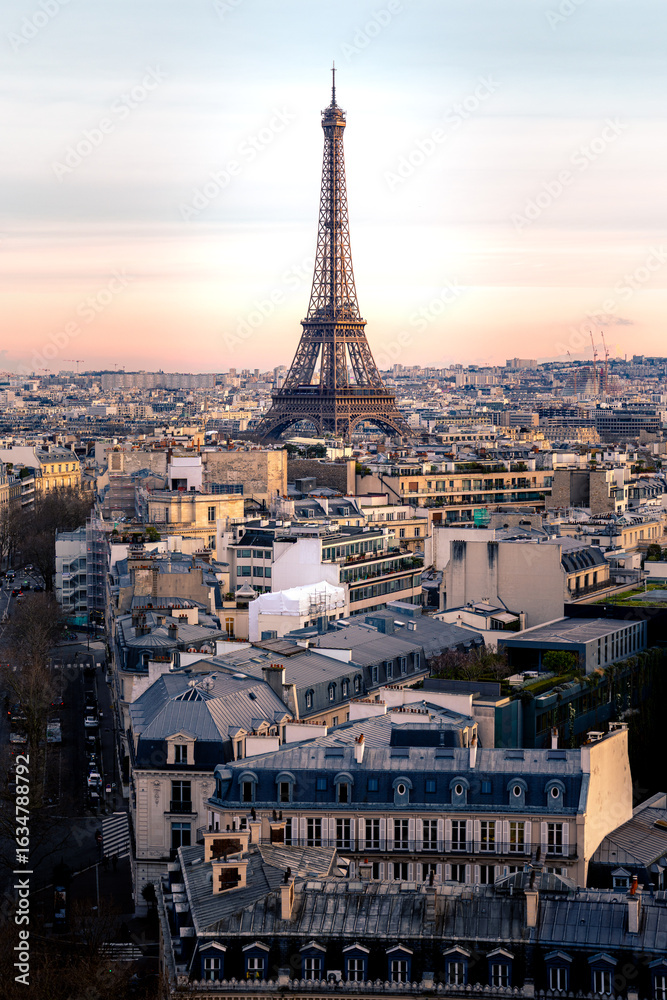 Fototapeta premium Eiffel Tower at sunset