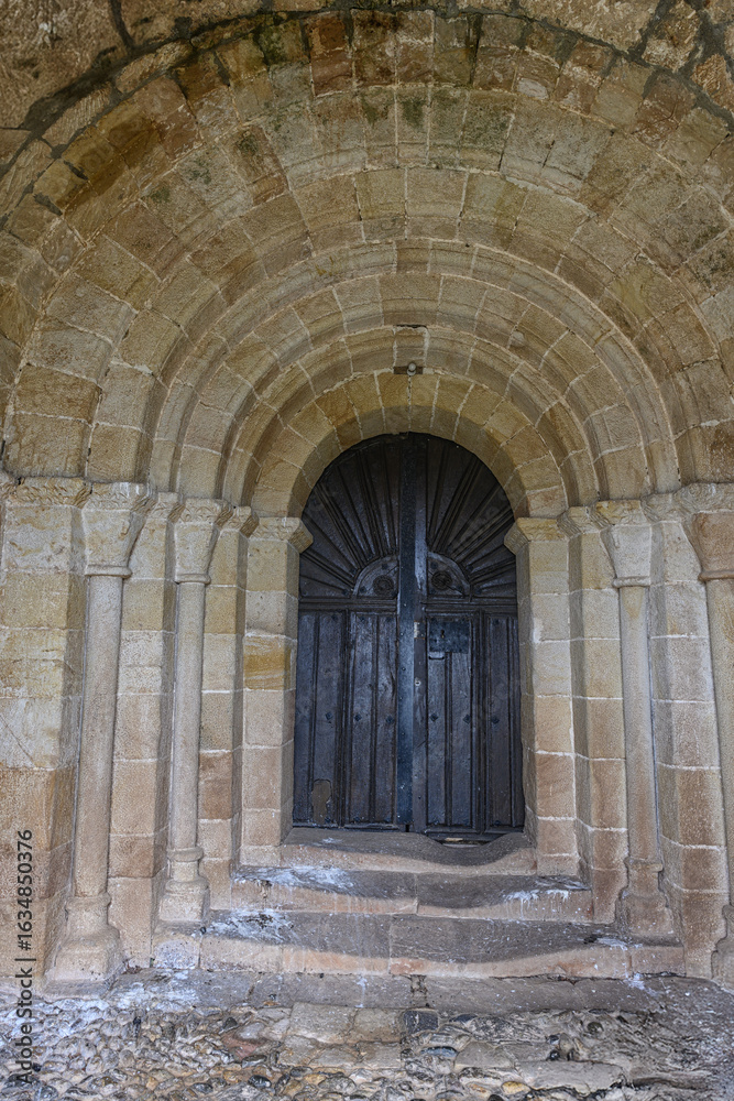 Naklejka premium Romanesque stone doorway of San Esteban Church in Lomilla
