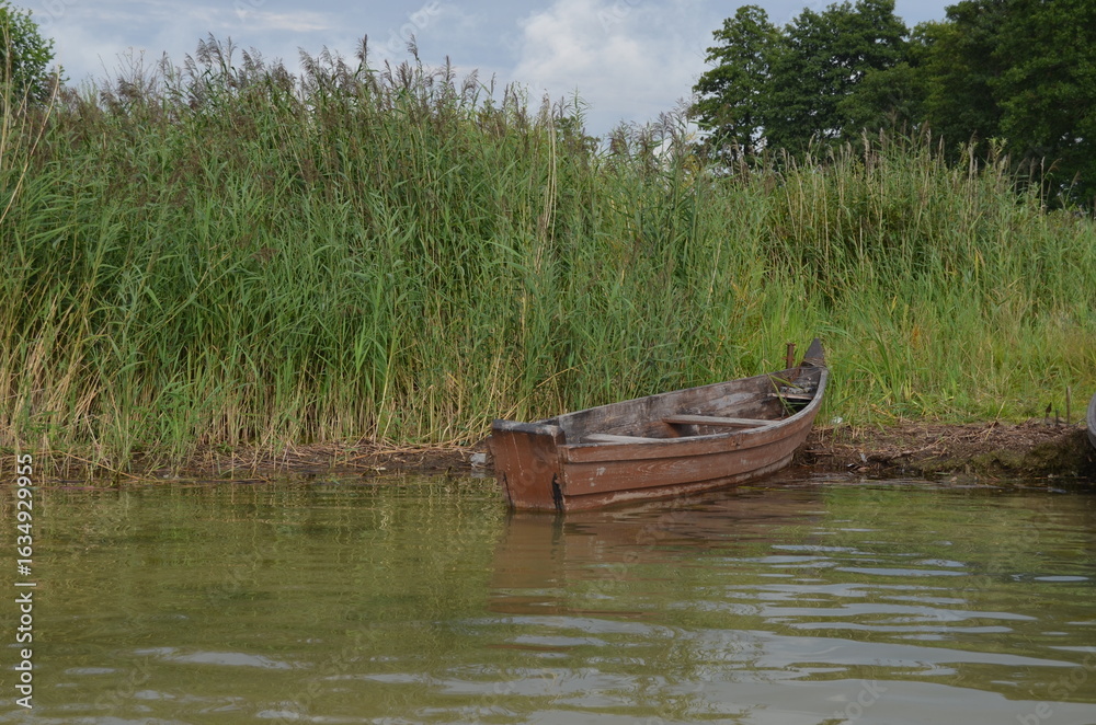 Obraz premium boat on the river Lake Svityaz, Shatsk Lakes, Ukraine