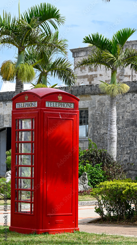 Obraz premium British telephone box in Bermuda