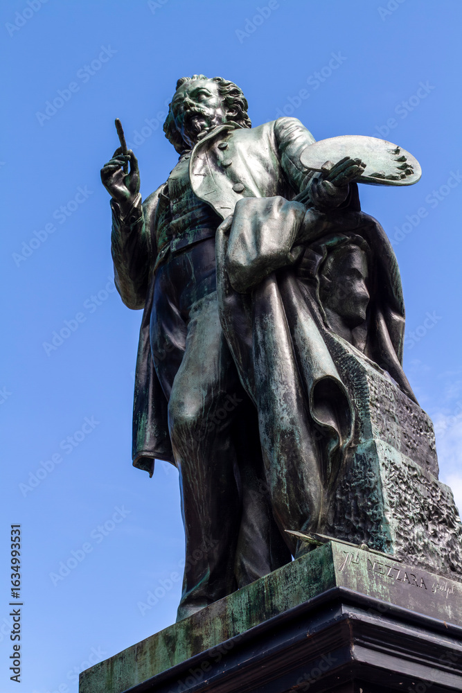 Fototapeta premium Bronze statue of 19th-century Romantic artist Ary Scheffer stands in Dordrecht, Netherlands, honouring his legacy and connection to the city where he was born.