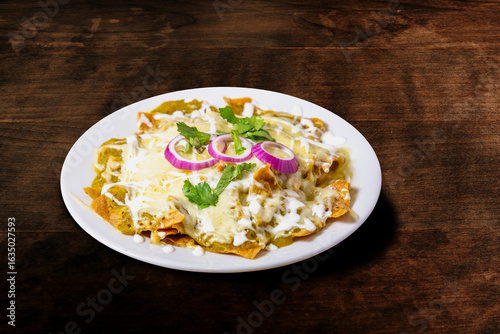 Chilaquiles verdes un clásico de la comida mexicana.