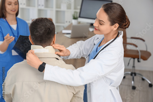 Female doctor putting cervi...