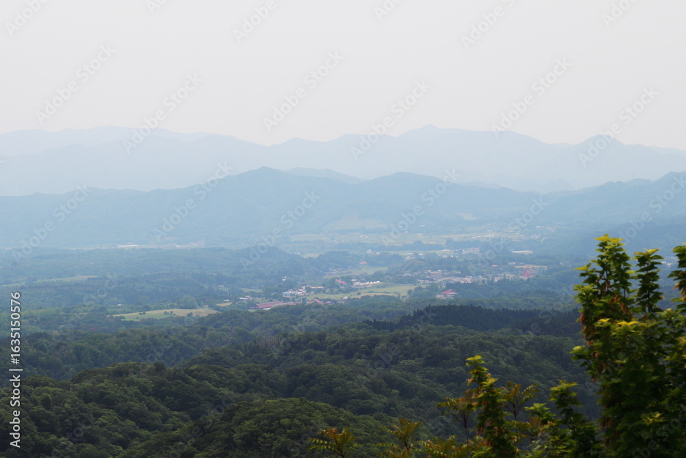 Naklejka premium 鬼女台展望休憩所から望む初夏の蒜山高原