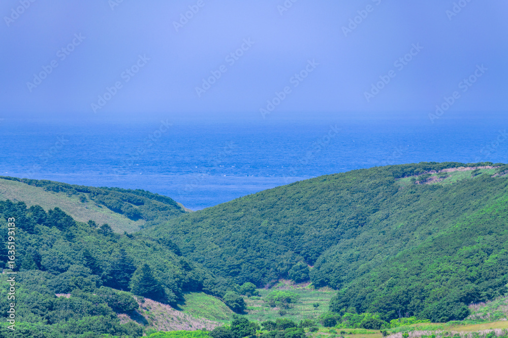 Fototapeta premium 宗谷丘陵の絶景を巡る周氷河ロード